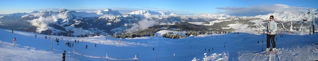 Panoramic photograph of the pistes, forests and mountains